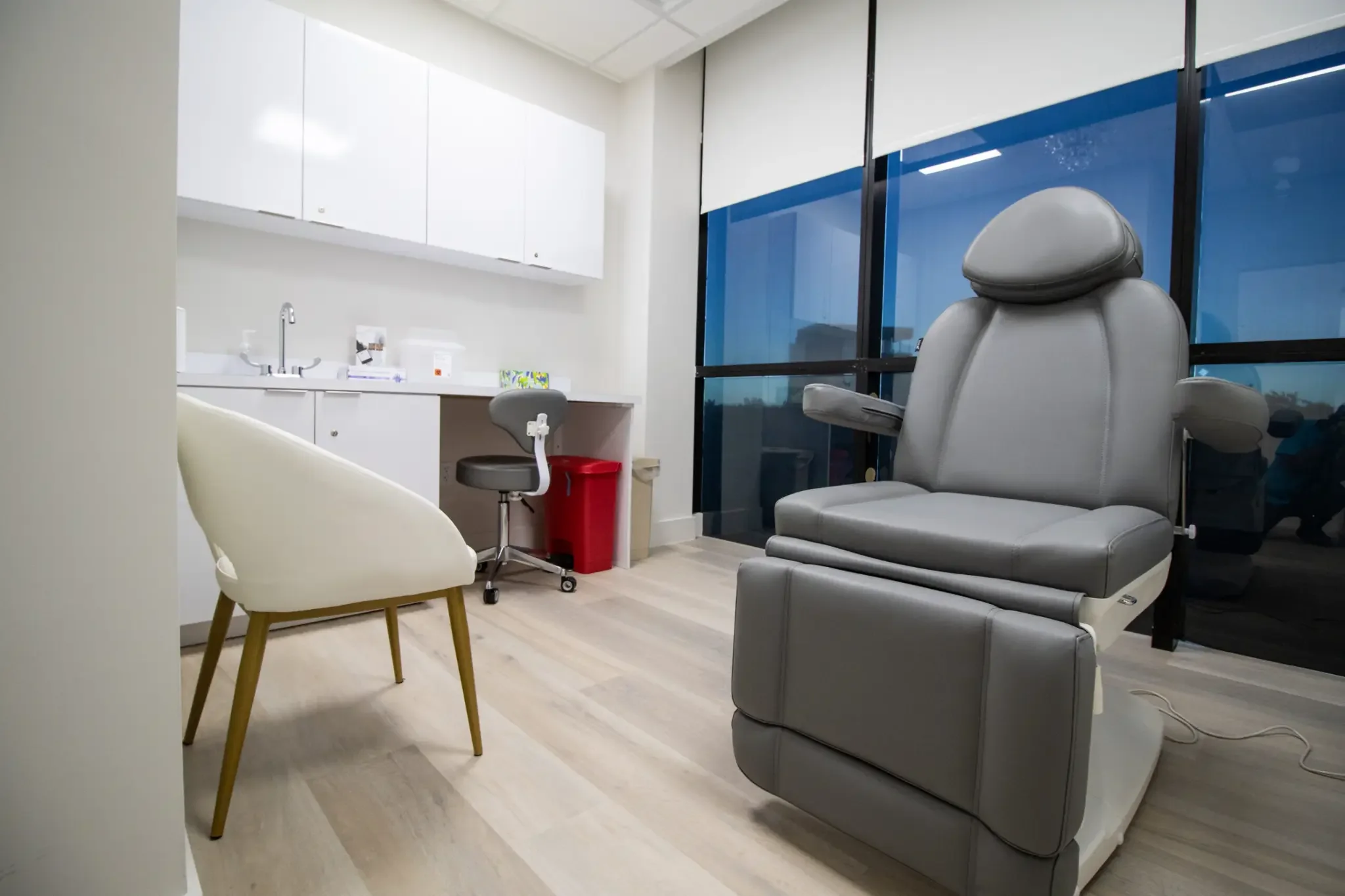 Privé Plastic Surgery reception and waiting area